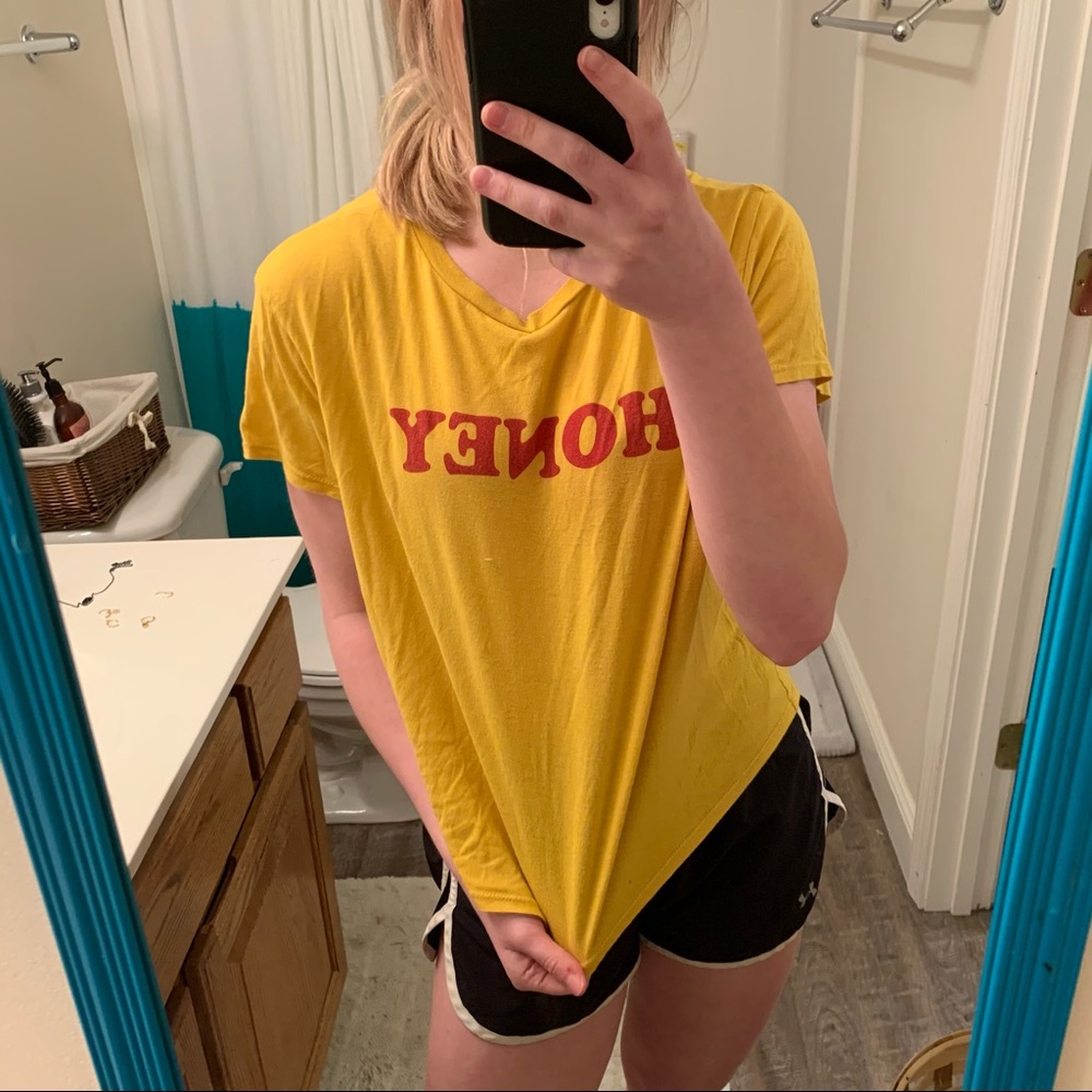 super cute yellow cropped t-shirt